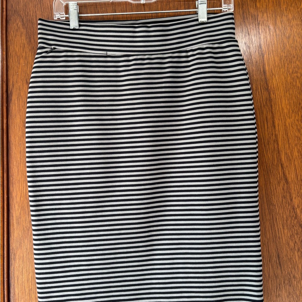 Black and White Striped Stretch Pencil Skirt